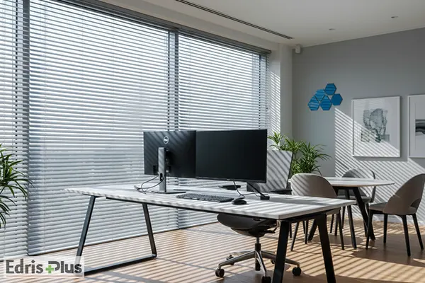 پوشاندن پنجره با پرده کرکره‌ای