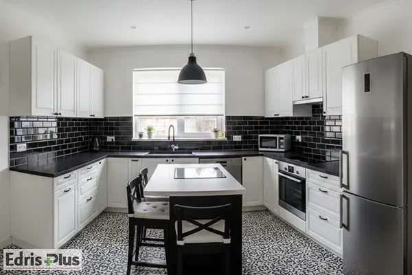 ترکیب رنگ سفید و مشکی در آشپزخانه