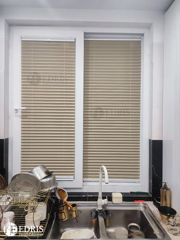 پرده پلیسه روی شیشه پرده پلیسه روی شیشه